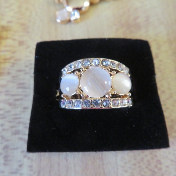 Beautiful 5pc. Jewelry Ensemble By Paparazzi (PI25) Delicate elegant Set - Picture 3 of 7